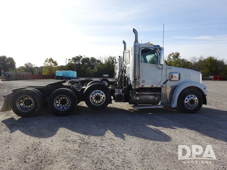 2016-freightliner-coronado-day-cab-glider-truck-(pz13983,-unit-716)-image-17