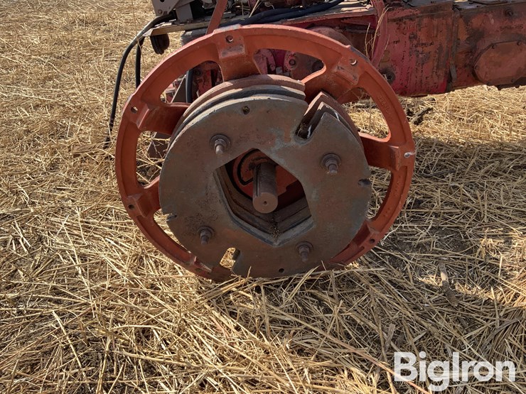 1959-farmall-560-2wd-tractor-image-13