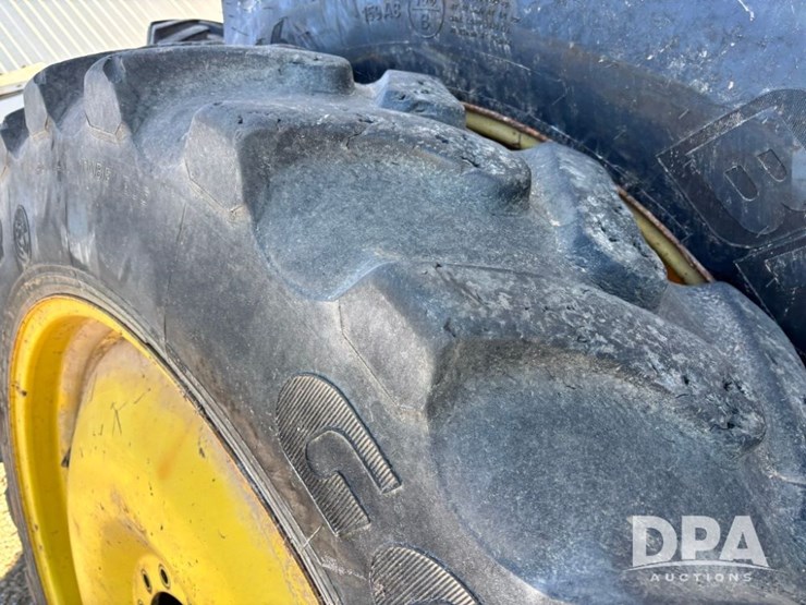 2013-john-deere-4830-image-76