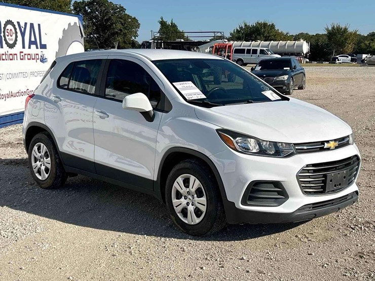 2017-chevrolet-trax-ls-suv-image-4