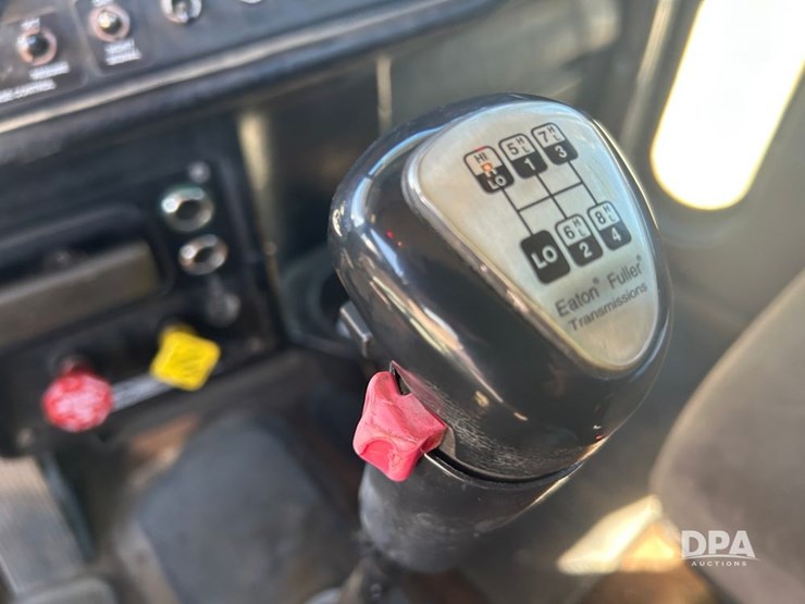 2004-peterbilt-379-image-46