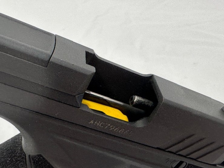 #2025-00059-•-taurus-gx4-pistol-image-33