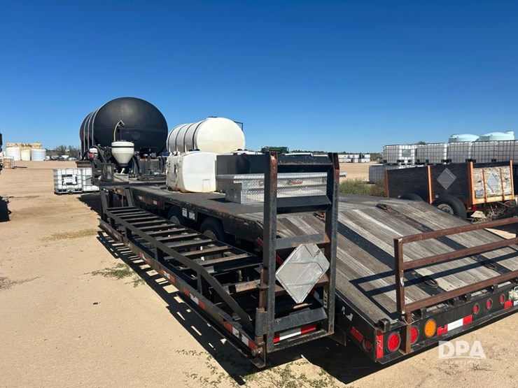 2012-neville-trailer-image-8