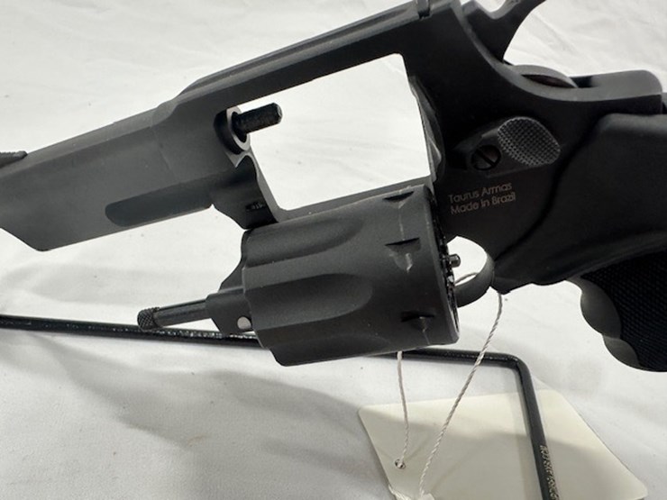 #2025-00067-•-taurus-942m-revolver-image-29