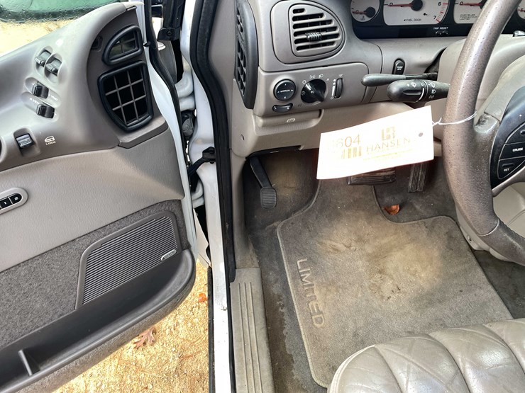 1999-chrysler-town-&-country-image-52