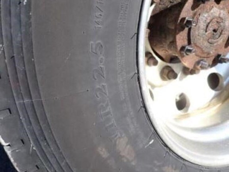 2014-freightliner-business-class-m2-106-image-43