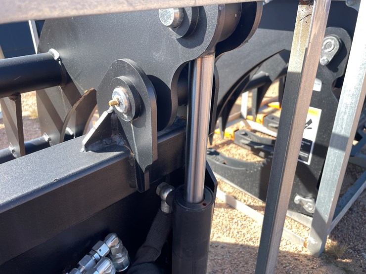 #4101-•-78"-heavy-brush-grapple-bucket-attachment-image-18