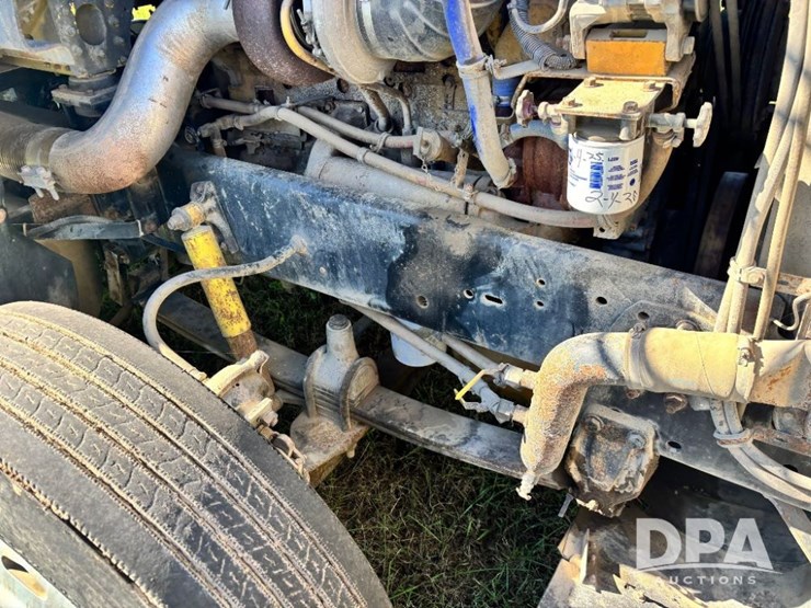 1993-freightliner-fld120-image-77