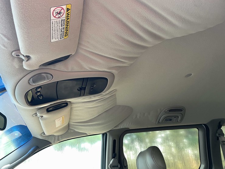 1999-chrysler-town-&-country-image-135