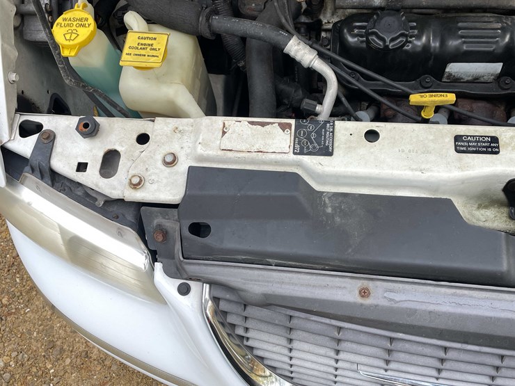 1999-chrysler-town-&-country-image-170