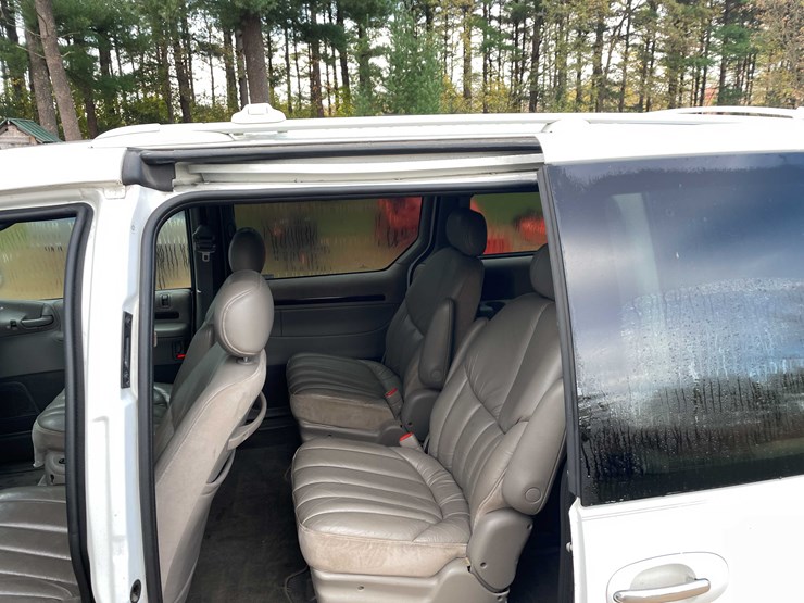 1999-chrysler-town-&-country-image-56