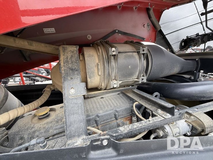 2020-case-ih-trident-5550-image-37