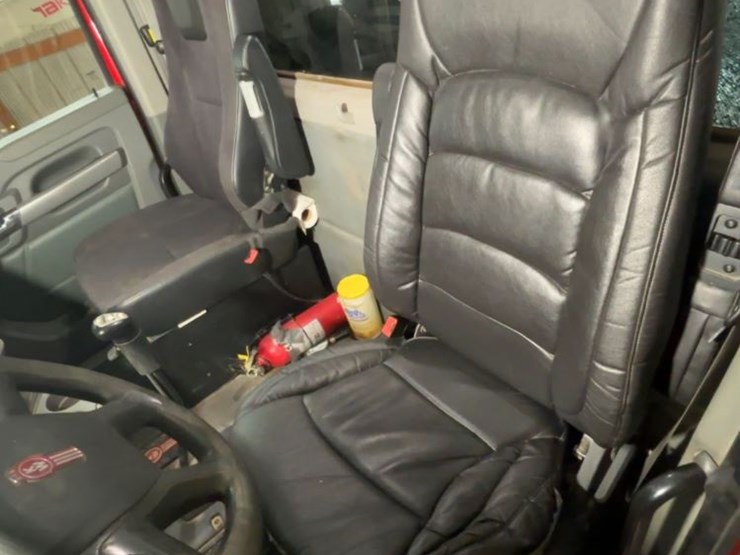 2015-kenworth-t880-image-12