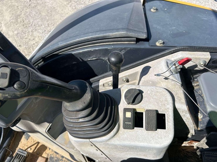 2016-deere-35g-image-12