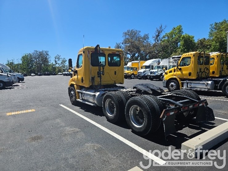 2019-freightliner-cascadia-image-3