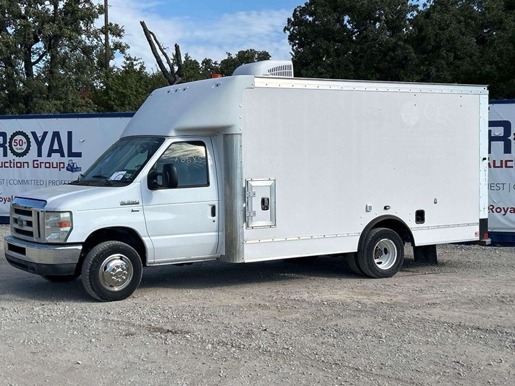 2015-ford-e350-image-1