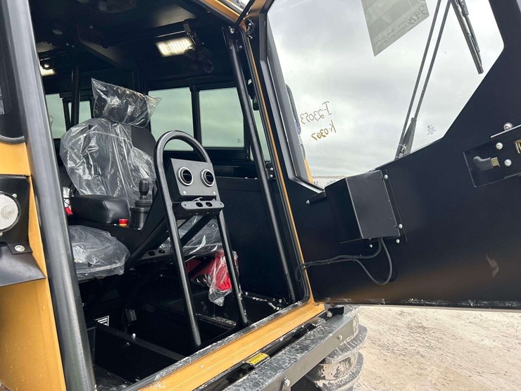 2023-fat-truck-2.8c-amphibious-awd-off-road-utility-vehicle-image-10