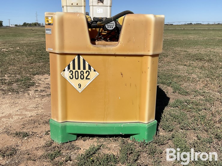 monsanto-250-gallon-liquid-fertilizer-poly-shuttle-image-8