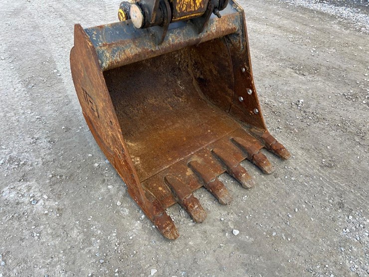 komatsu-pc88mr-11-image-11