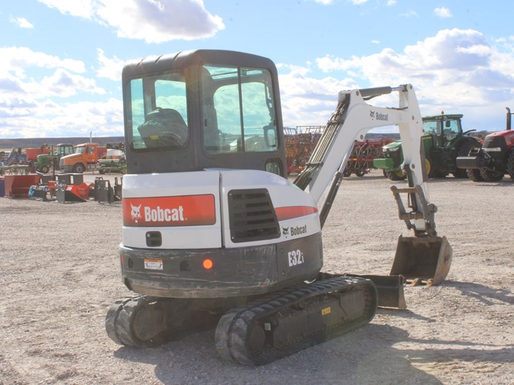 2016-bobcat-e32i-image-8