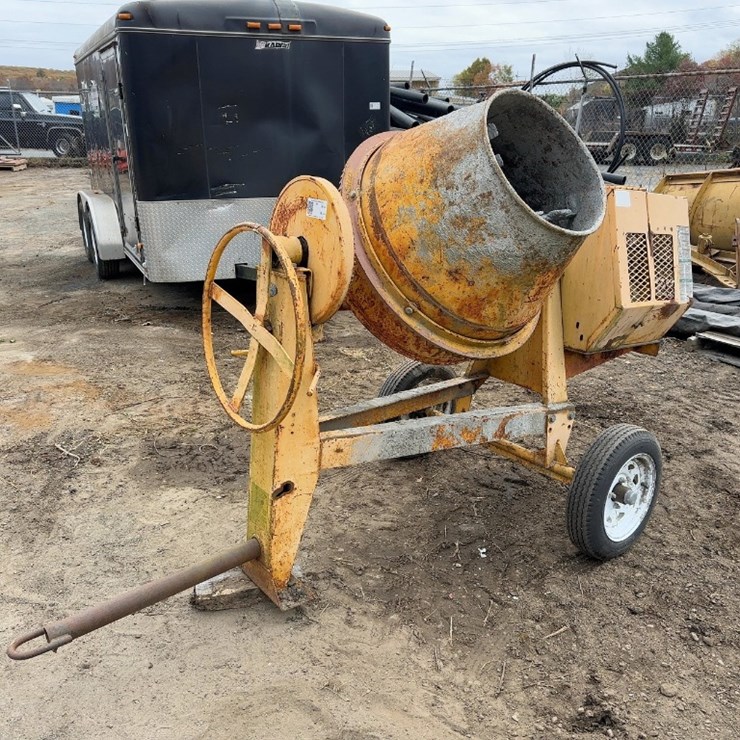 STONE 650M TOW BEHIND CONCRETE MIXER