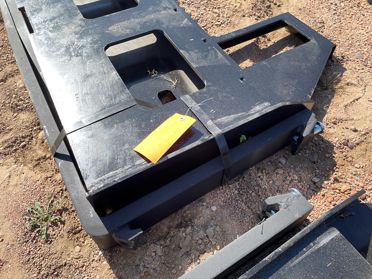 #4134-•-universal-pallet-fork-attachment-image-4