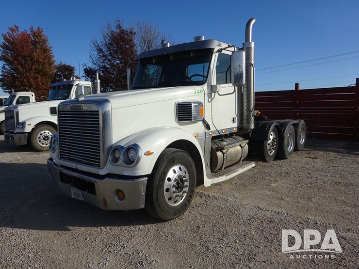 2016-freightliner-coronado-day-cab-glider-truck-(pz13982,-unit-720)-image-1