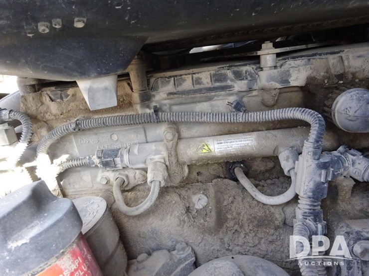 2018-freightliner-cascadia-day-cab-truck-(pz13986,-unit-405)-image-63