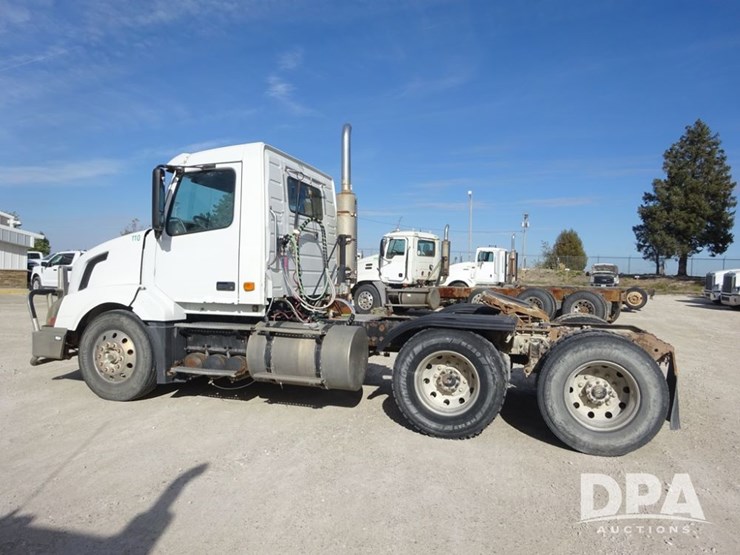 2007-volvo-vnl-day-cab-truck-(pz13987,-unit-110)-image-37