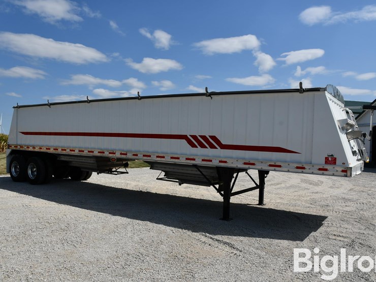 2020-neville-trailer-image-3