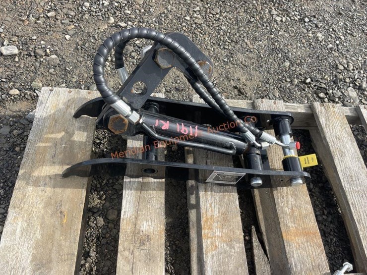 ir-mini-excavator-hydraulic-thumb-image-7