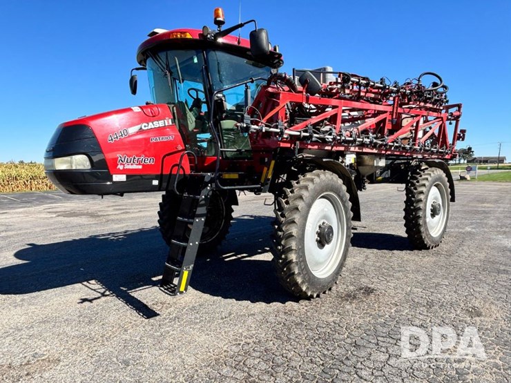 2020-case-ih-patriot-4440-image-21