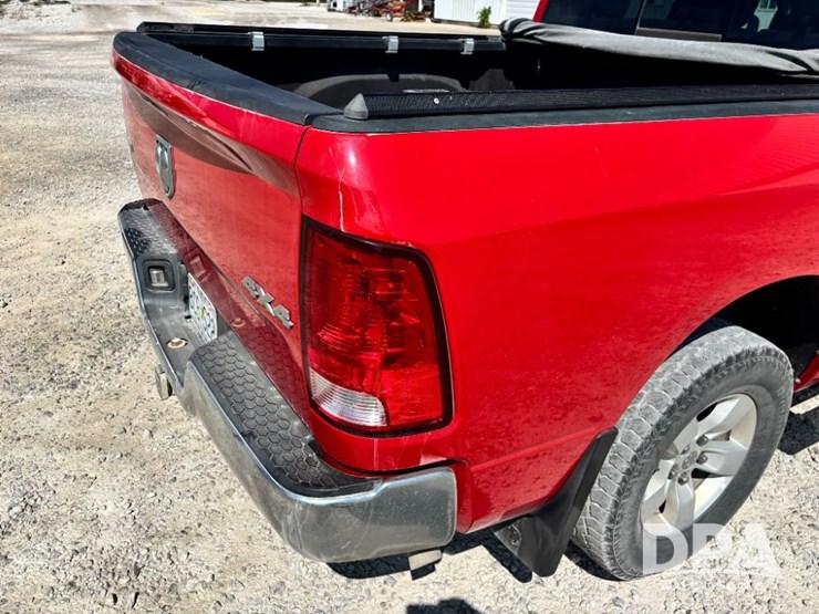 2017-ram-1500-slt-image-38