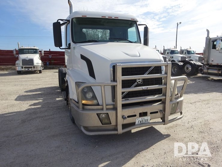 2007-volvo-vnl-day-cab-truck-(pz13987,-unit-110)-image-8