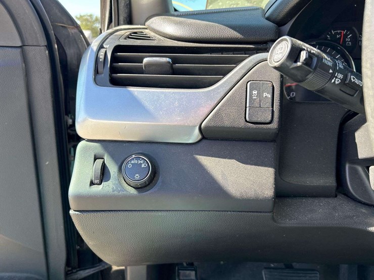 2016-chevrolet-tahoe-image-15