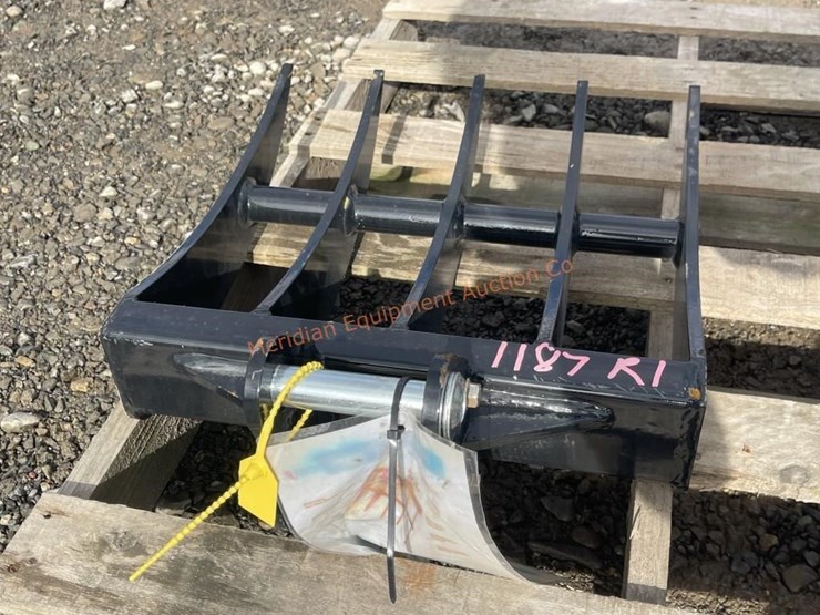 ir-mini-excavator-rake-image-7