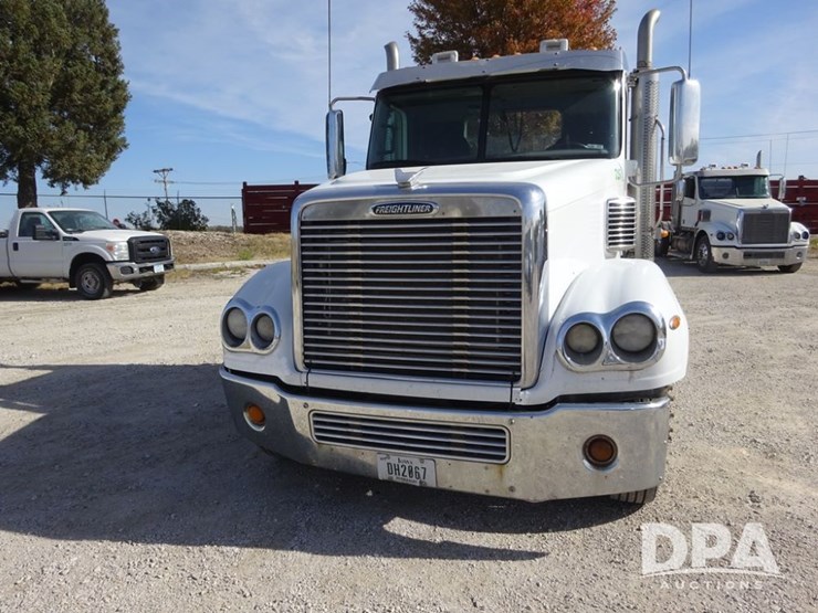 2017-freightliner-coronado-day-cab-glider-truck-(pz13993,-unit-725)-image-4