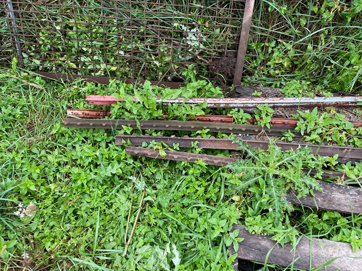 #9610-•-pile-of-miscellaneous-metal-image-2