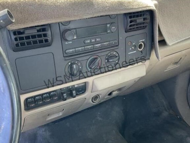 2005-ford-f550-image-24