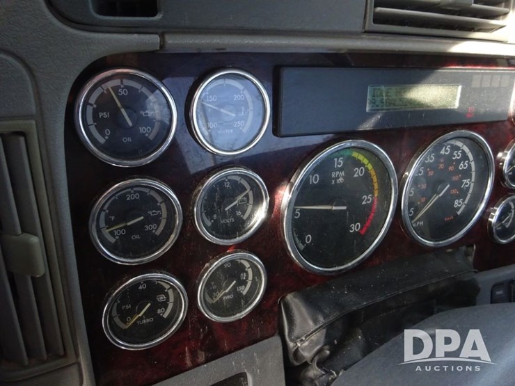 2018-freightliner-coronado-day-cab-glider-truck-(pz13985,-unit-775)-image-110