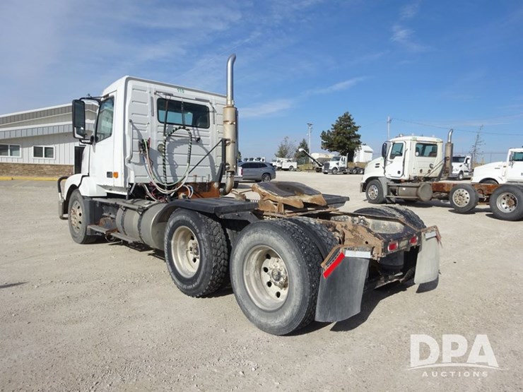 2007-volvo-vnl-day-cab-truck-(pz13987,-unit-110)-image-33