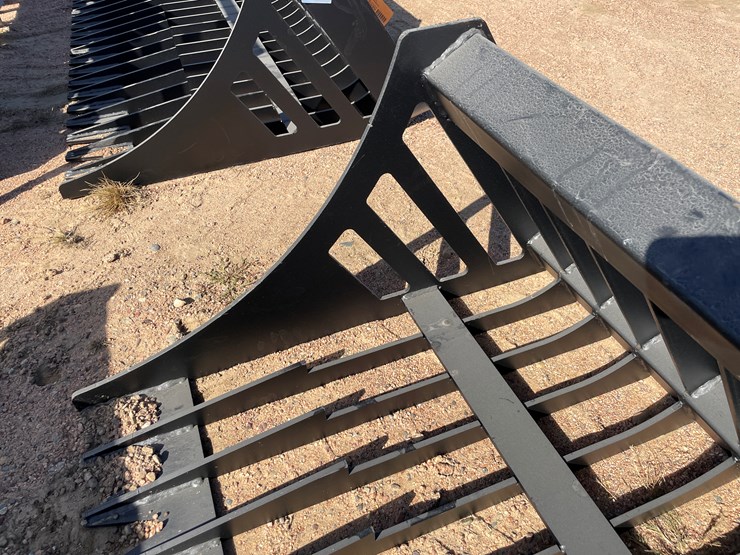 #4110-•-78"-rock-bucket-attachment-image-5