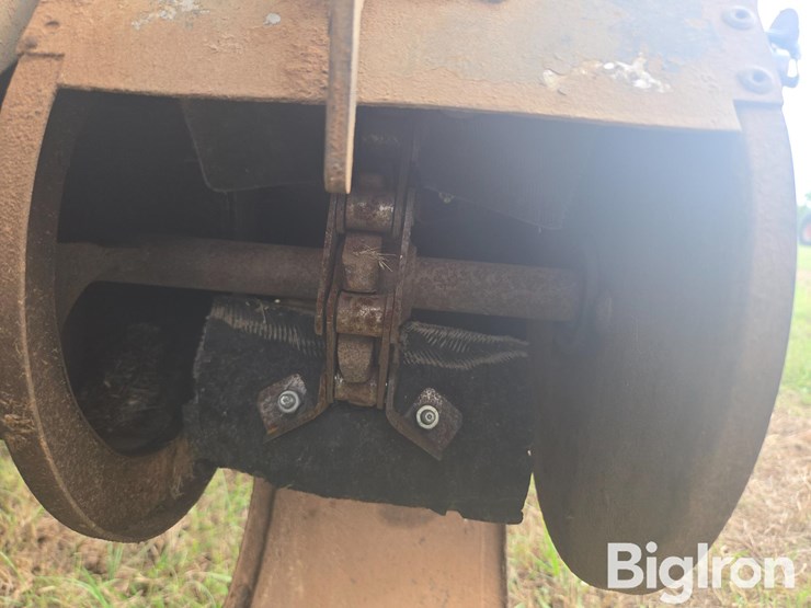 1976-gleaner-m-image-11