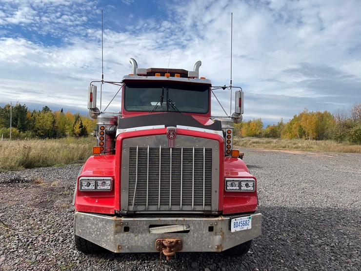 #1001-•-2004-kenworth-semi-tractor-(has-mi-title)-image-20