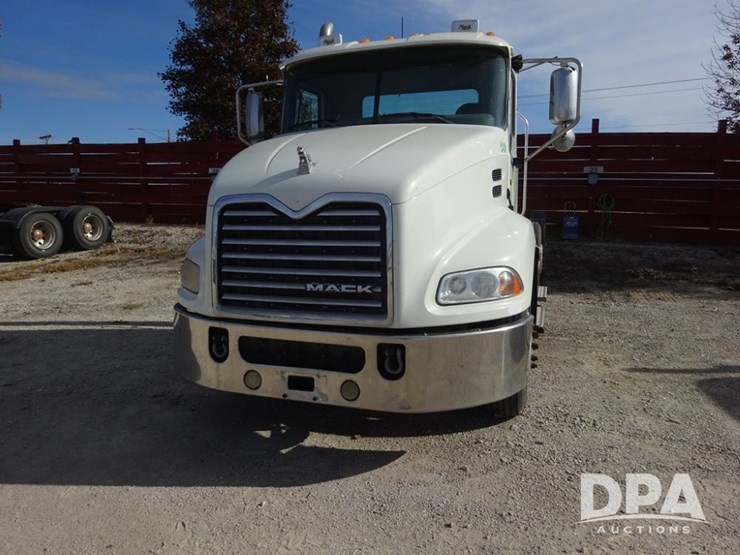2014-mack-pinnacle-truck-(pz13988,-unit-239)-image-5