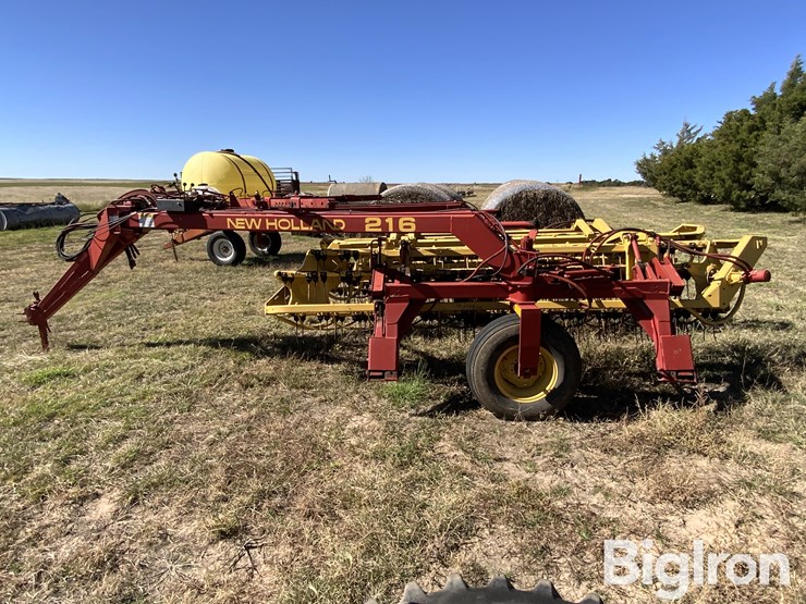 new-holland-216-image-8