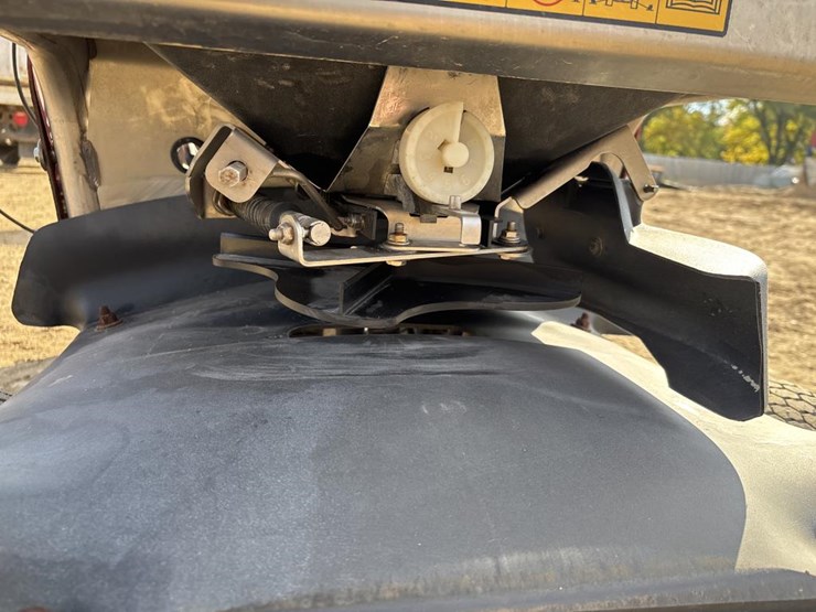 #3842-•-2016-toro-spreader-sprayer-image-24