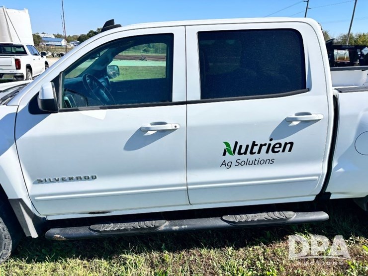 2018-chevrolet-silverado-image-23