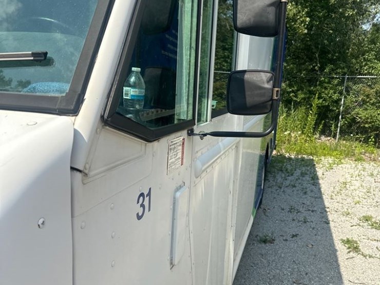 2012-ford-f59-image-23