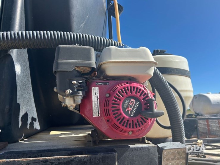 2012-neville-trailer-image-16